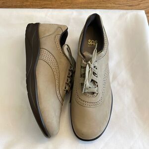 SAS WALK EASY COMFORT TAN LEATHER SHOES/ SNEAKERS.  NEW